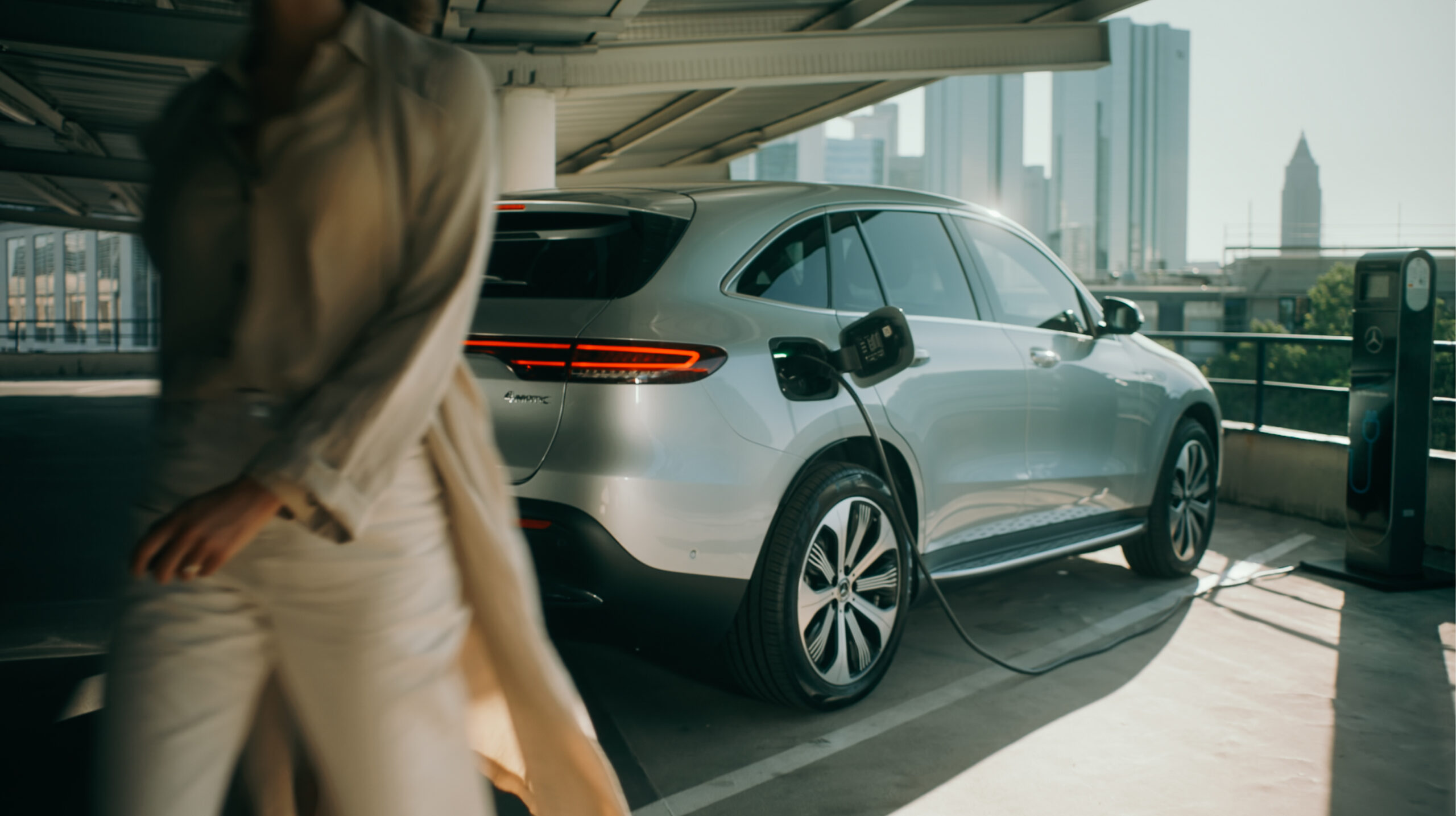 Mercedes Benz – EQC Travel