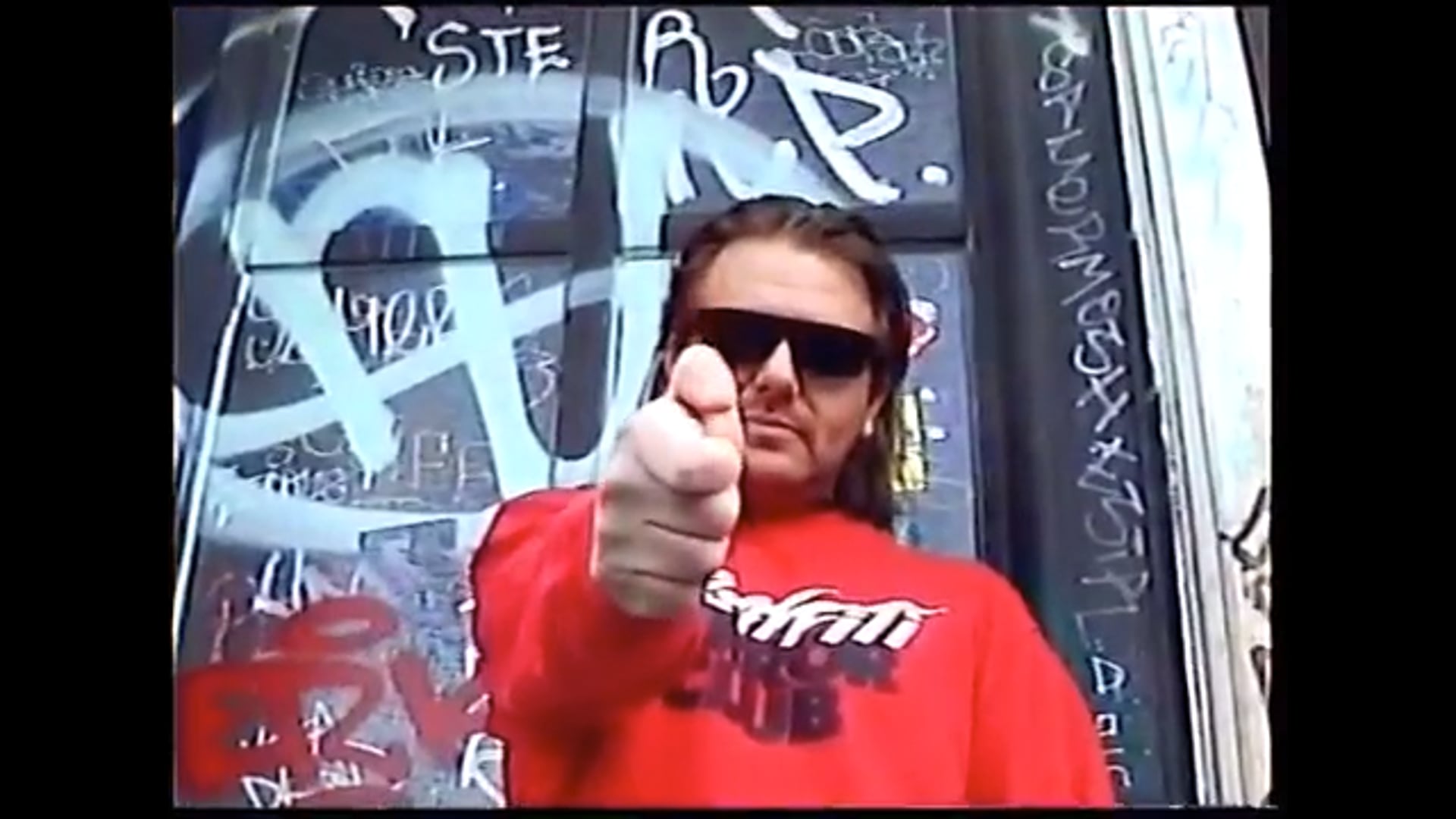 Frauenarzt & Taktlo$$_-_31er_(feat._nura_sxtn) (360p).mp4