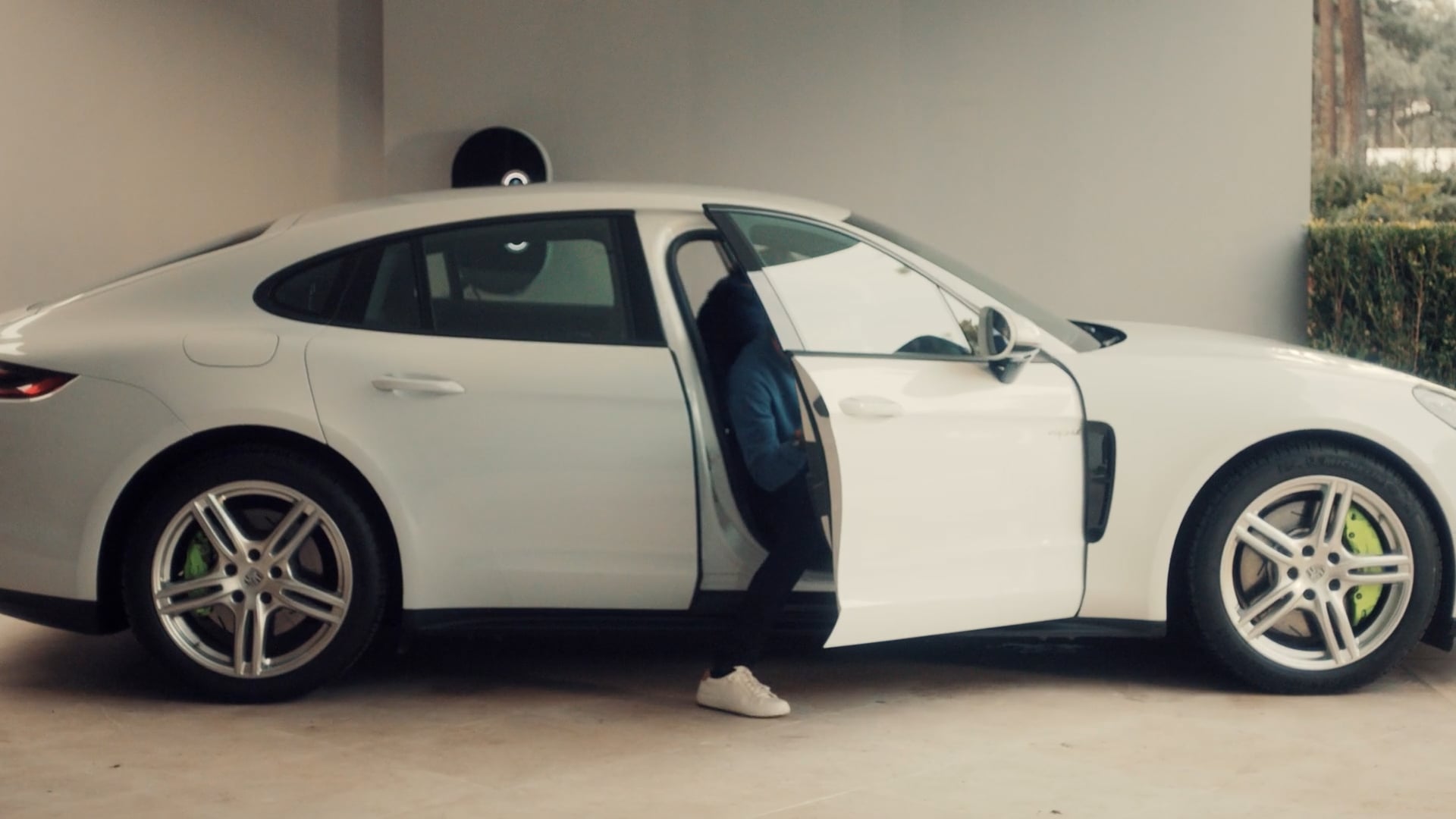Porsche_Charging_Client (1080p)