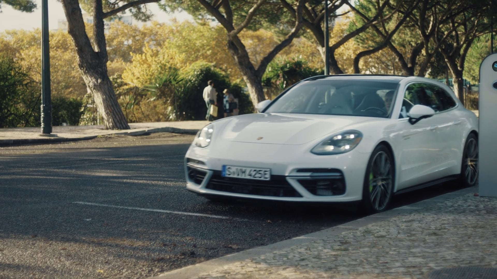 Porsche_Charging_DC (1080p)