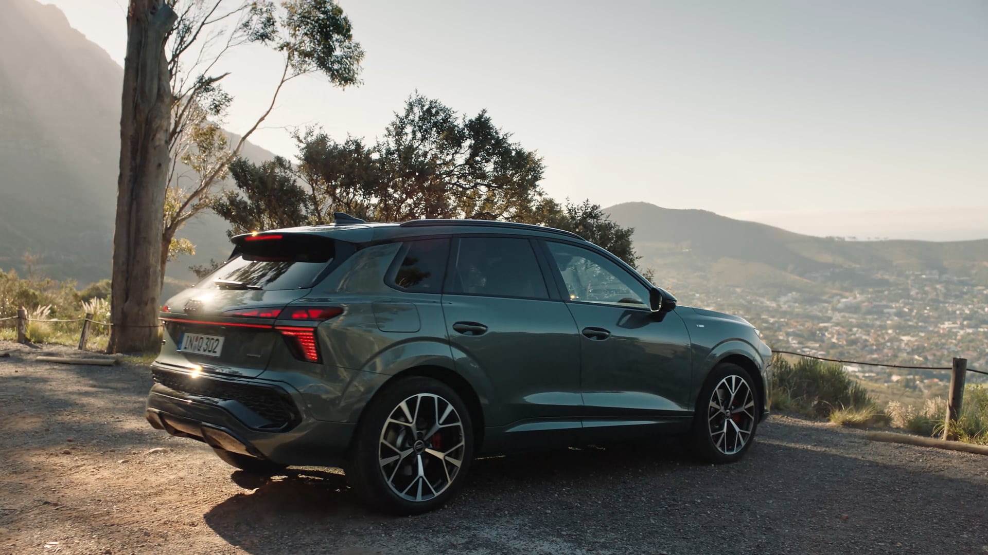 Audi Q3 SUV VFP – Lookout (37s)